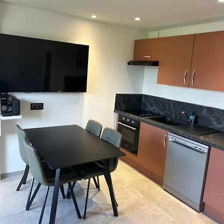 Apartment T2, Neuf, Climatise Avec Terrrasse *